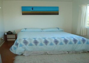 2 Schlafzimmer, Schreibtisch