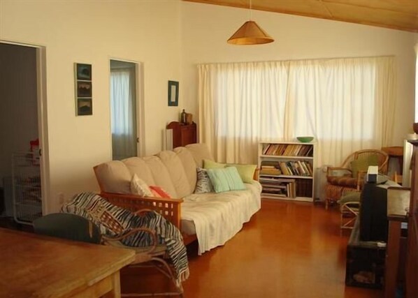 Fernseher, DVD-Player, Stereoanlage