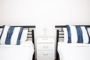 4 chambres, fer et planche à repasser, accès au Wi-Fi (inclus)