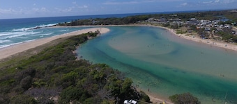 The Peninsula- 4bed Villa in Hastings Point