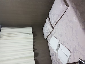 2 chambres, fer et planche à repasser, Wi-Fi gratuit, draps fournis