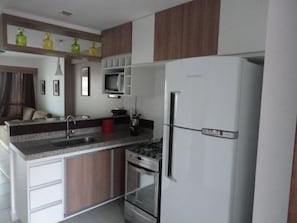 Fridge, microwave, stovetop, blender - Iracema Beach Apartment for up to 6 people. (Fortaleza)