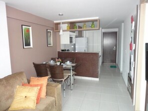 Fernseher, Tischtennisplatte