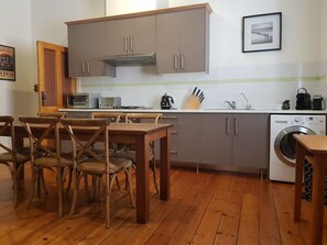 Dining - The Heritage - located in in the center of Glenelg (Glenelg)