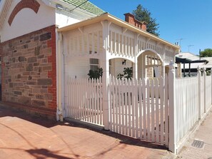 Exterior - The Heritage - located in in the center of Glenelg (Glenelg)