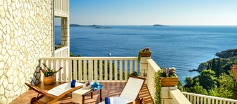 Luxury Villa near Dubrovnik for up to 10 guests with swimming- and whirlpool