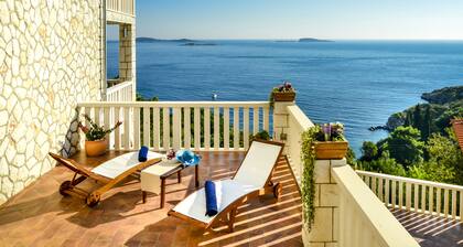 Luxury Villa near Dubrovnik for up to 10 guests with swimming- and whirlpool