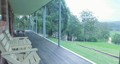 Valley View Retreat - your quiet riverside escape