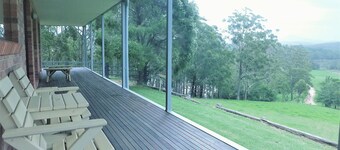 Valley View Retreat - your quiet riverside escape