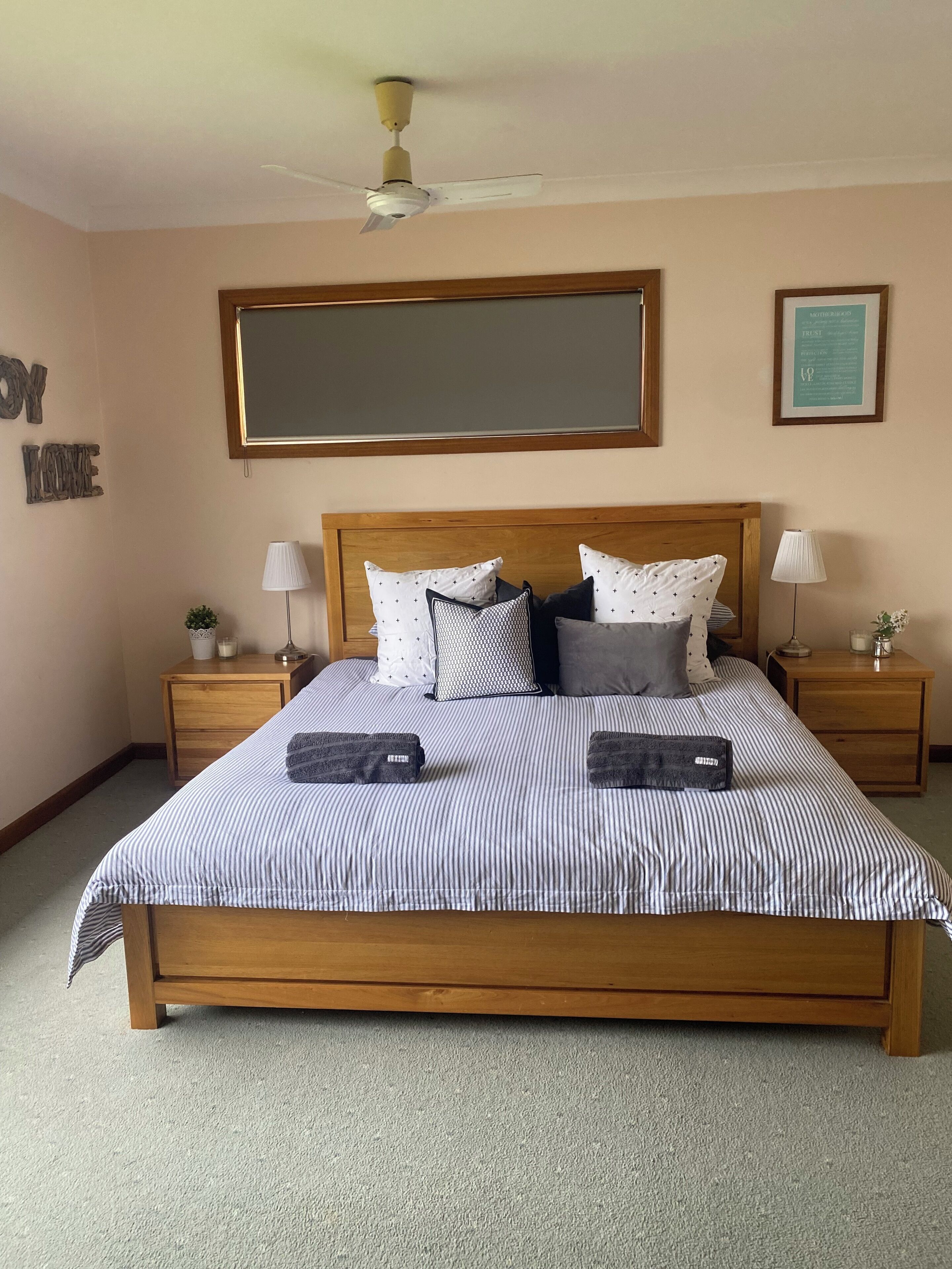 4 bedrooms, iron/ironing board, WiFi, bed sheets