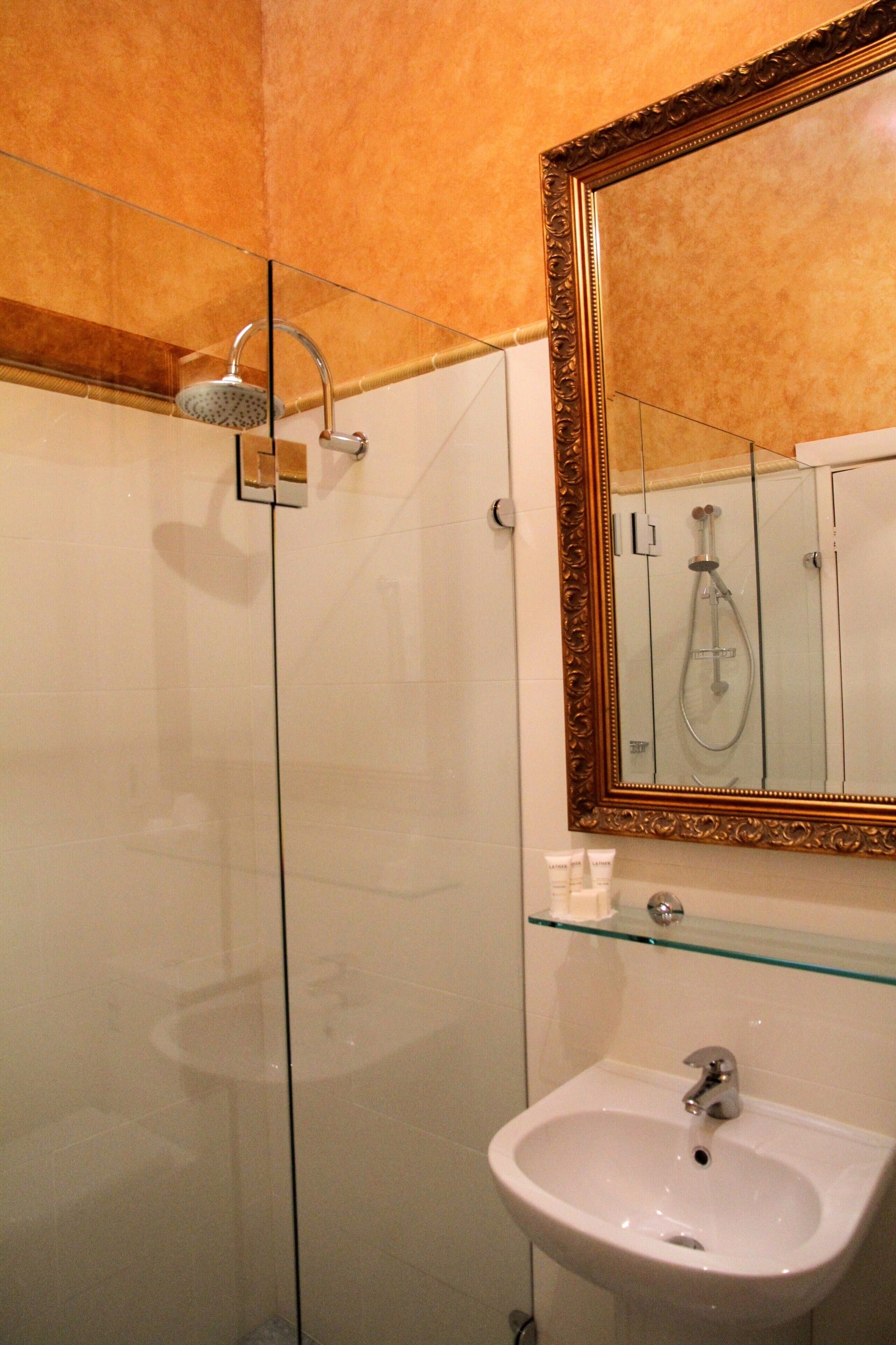 Viva Music Apartment - Buxton Mansion — image 12