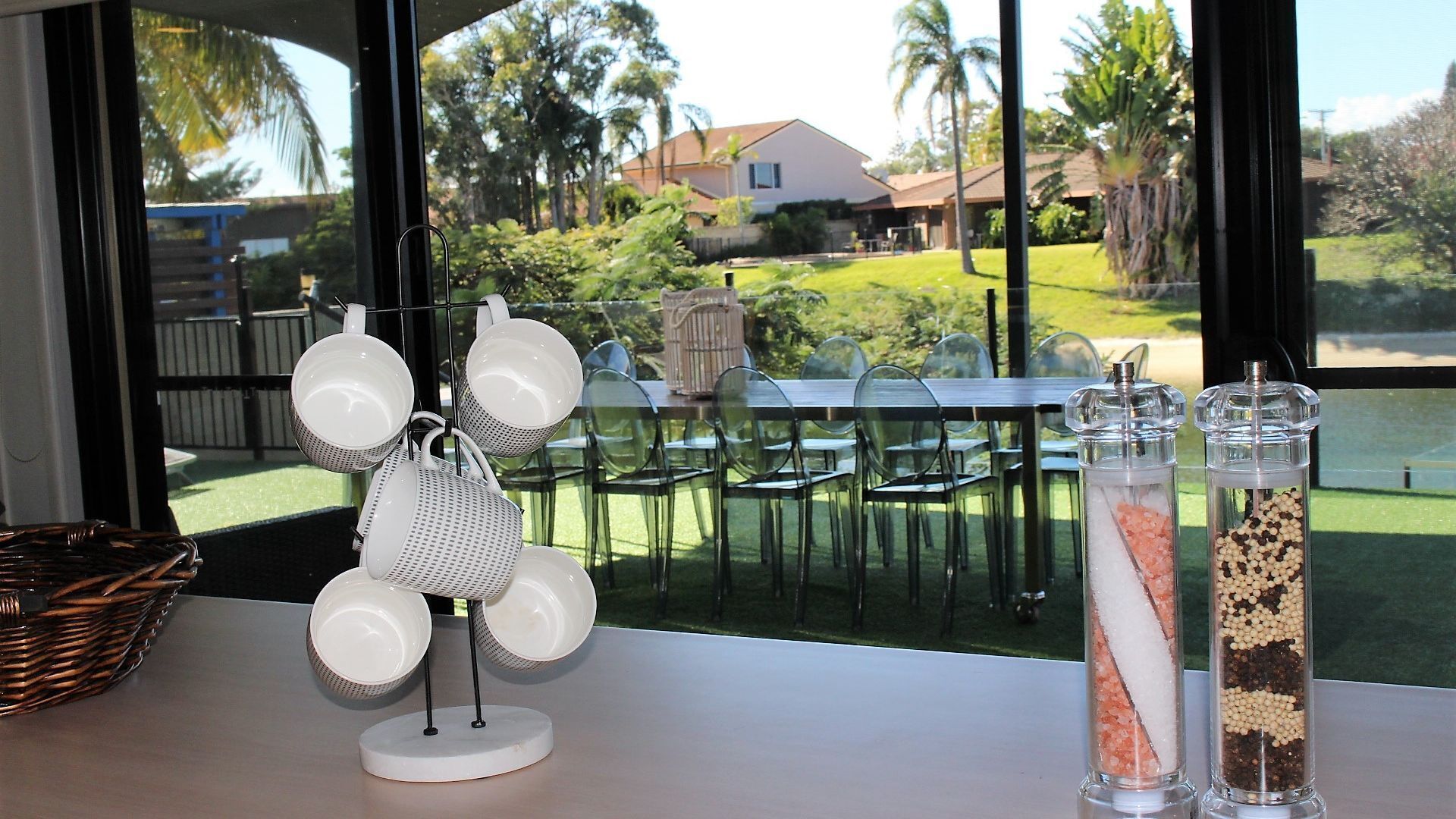 ^^ Waterfront ^^ Broadbeach Accommodation - PET FRIENDLY — image 3