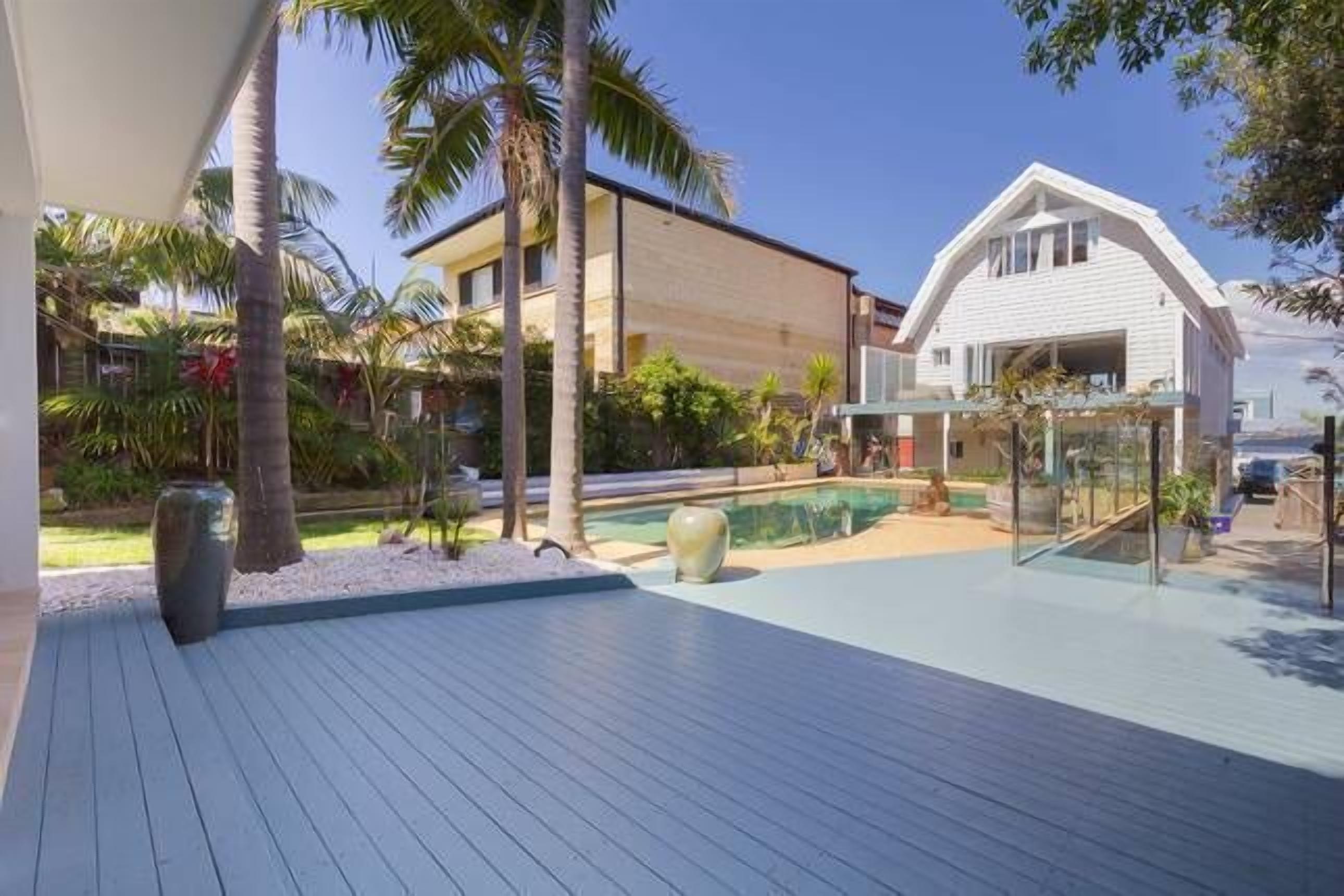 Fantastic Modern Beach House with Sensational Ocean Views & large in ground Pool — image 3