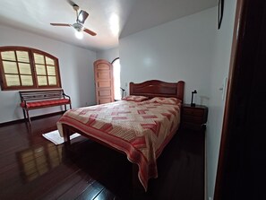 3 chambres, fer et planche à repasser, Wi-Fi gratuit