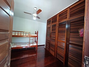 3 quartos, ferros/tábuas de passar roupa, Wi-Fi de cortesia