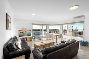 Smart TV, Netflix, books, streaming services - 3 Bedroom Penthouse Apartment with a Private Rooftop Spa (Sunshine Coast)