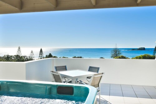 3 Bedroom Penthouse Apartment with a Private Rooftop Spa