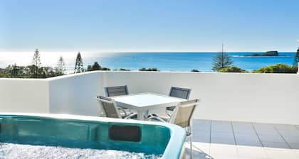 3 Bedroom Penthouse Apartment with a Private Rooftop Spa