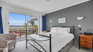 3 bedrooms, iron/ironing board, bed sheets - Quays 6 - Amazing Central Location With Views! (Merimbula)