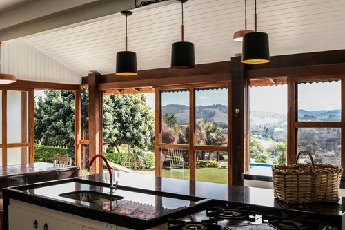 Boris, korkea kukkula panoraamanäköalalla, eri sijainti 