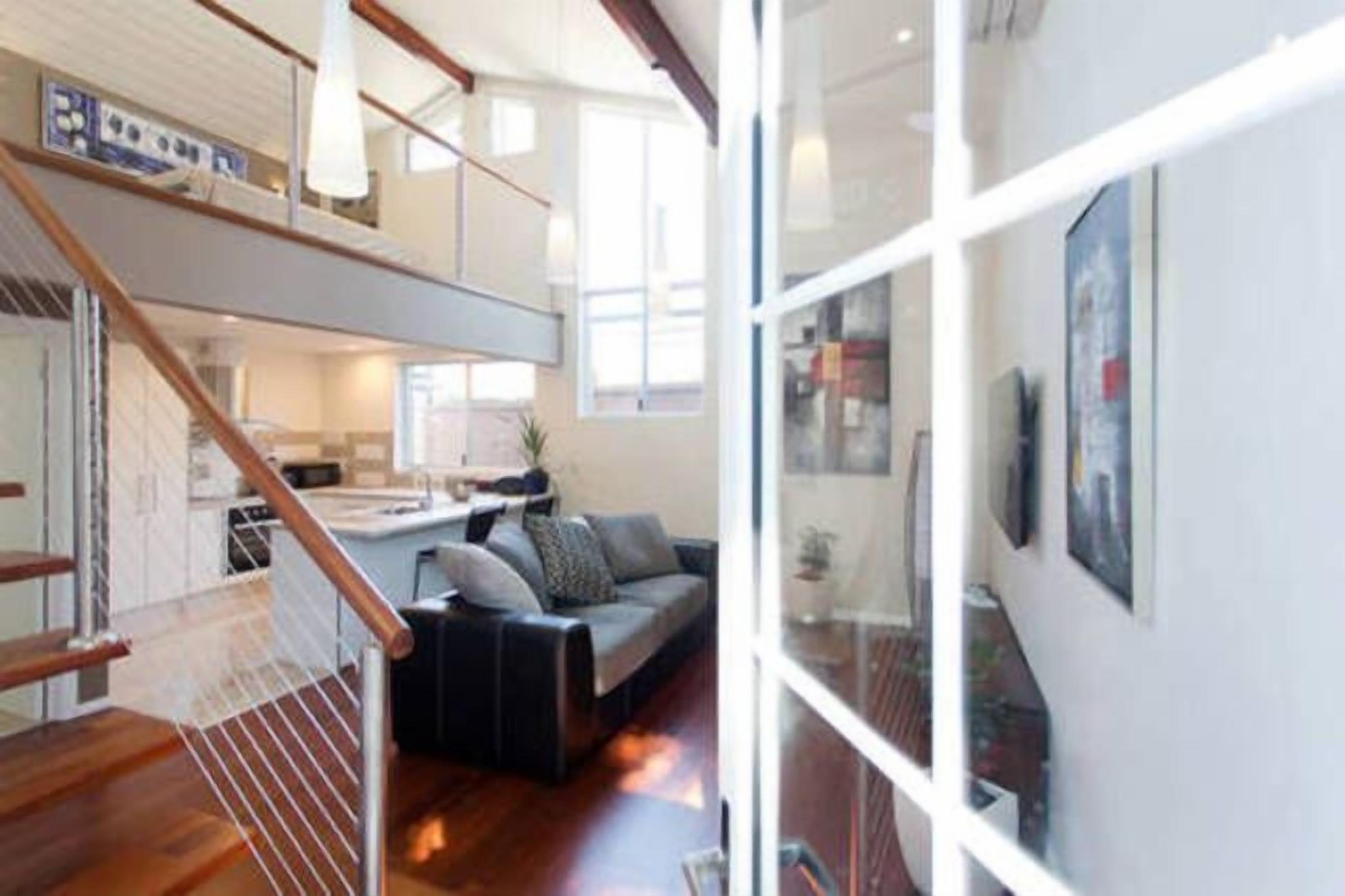 Luxury Executive Apartment — image 2