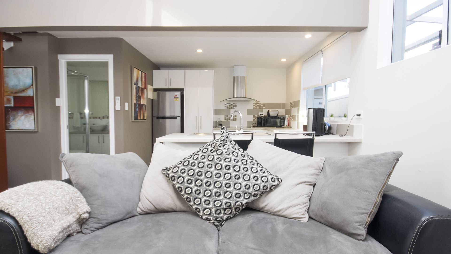 Luxury Executive Apartment — image 8