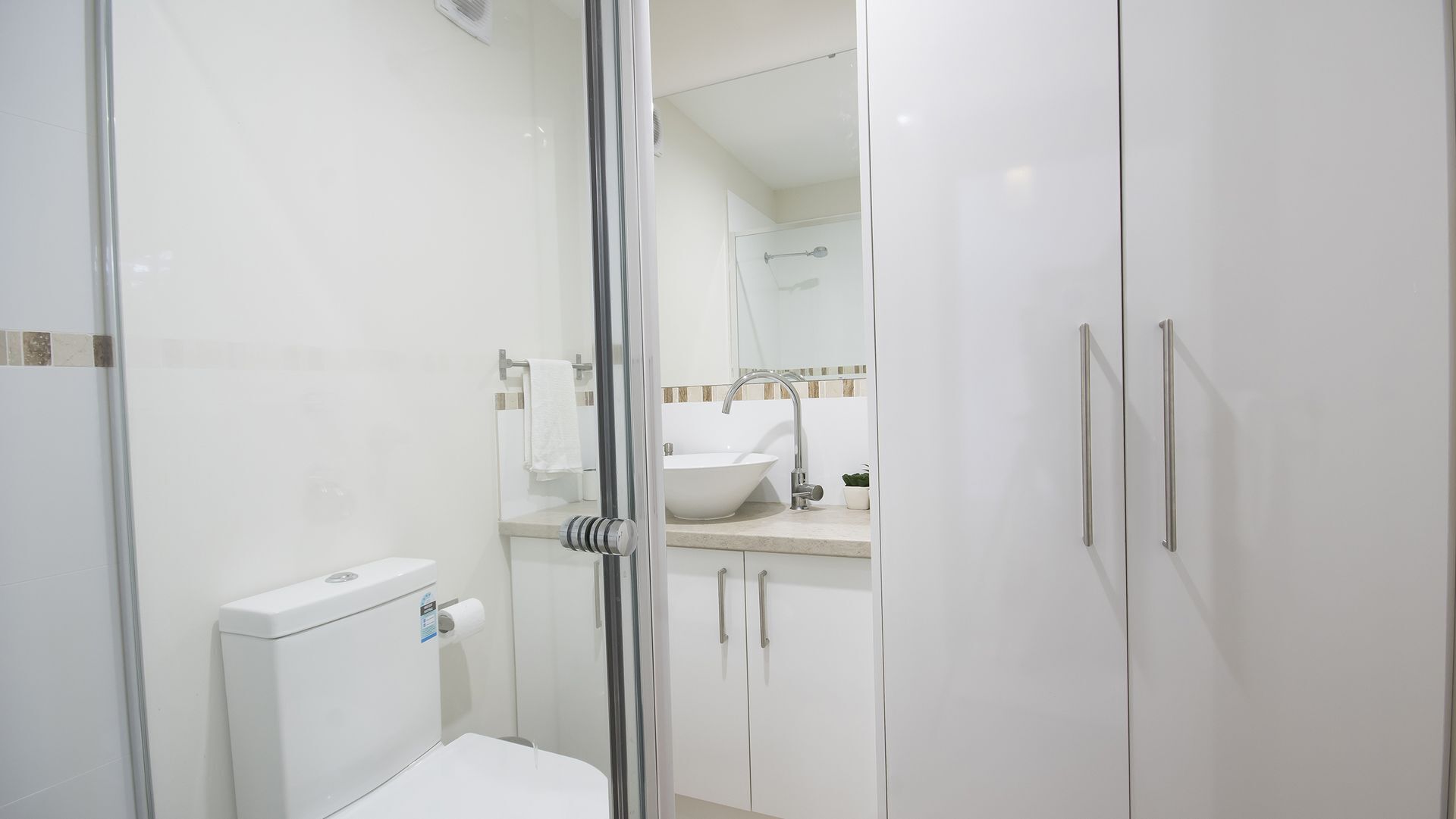 Luxury Executive Apartment — image 17