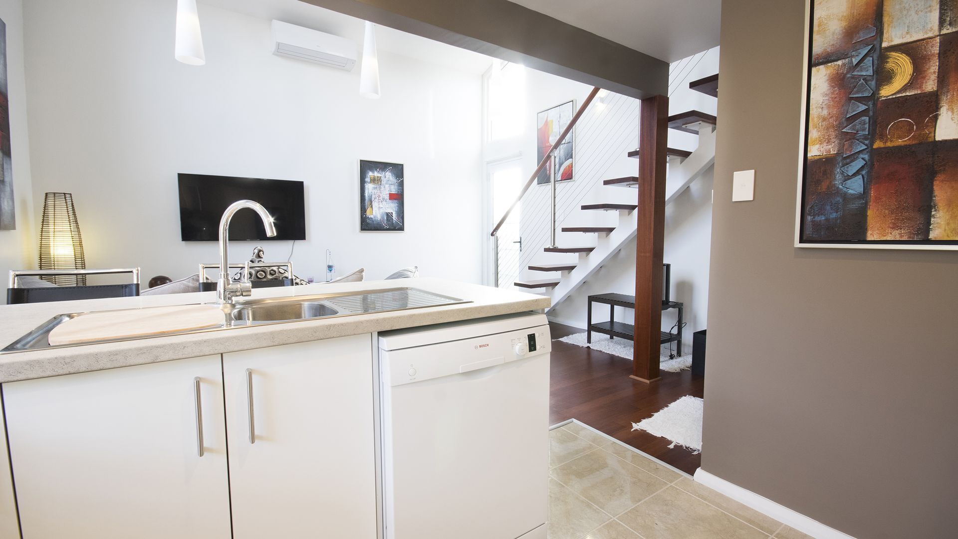 Luxury Executive Apartment — image 13