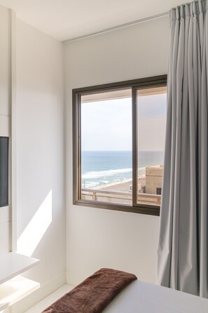 2 bedrooms, iron/ironing board, free WiFi, bed sheets - Barra Leme Ocean View (Rio de Janeiro)