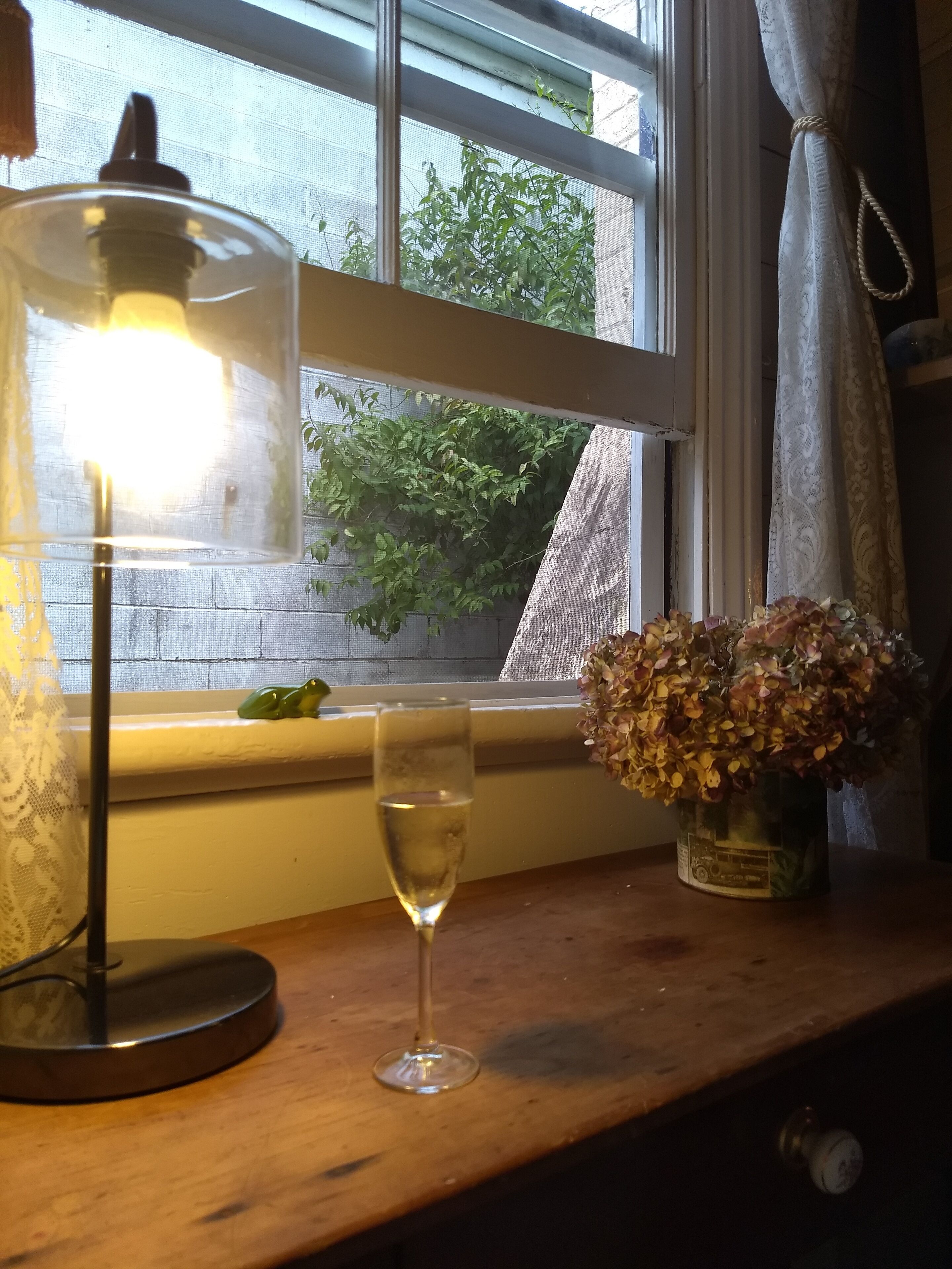 41 Hickory heritage/ Retro cottage in town