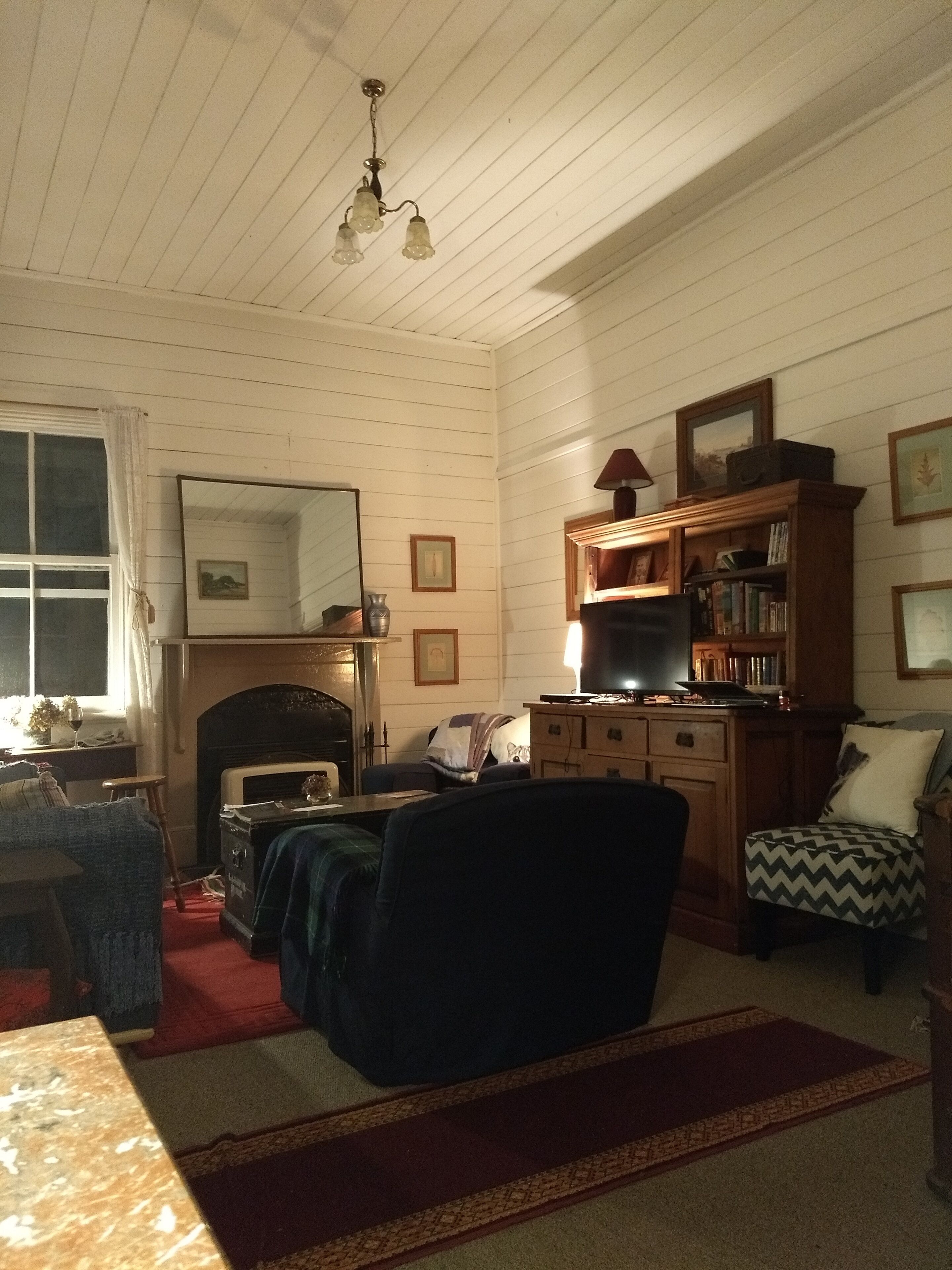 41 Hickory heritage/ Retro cottage in town