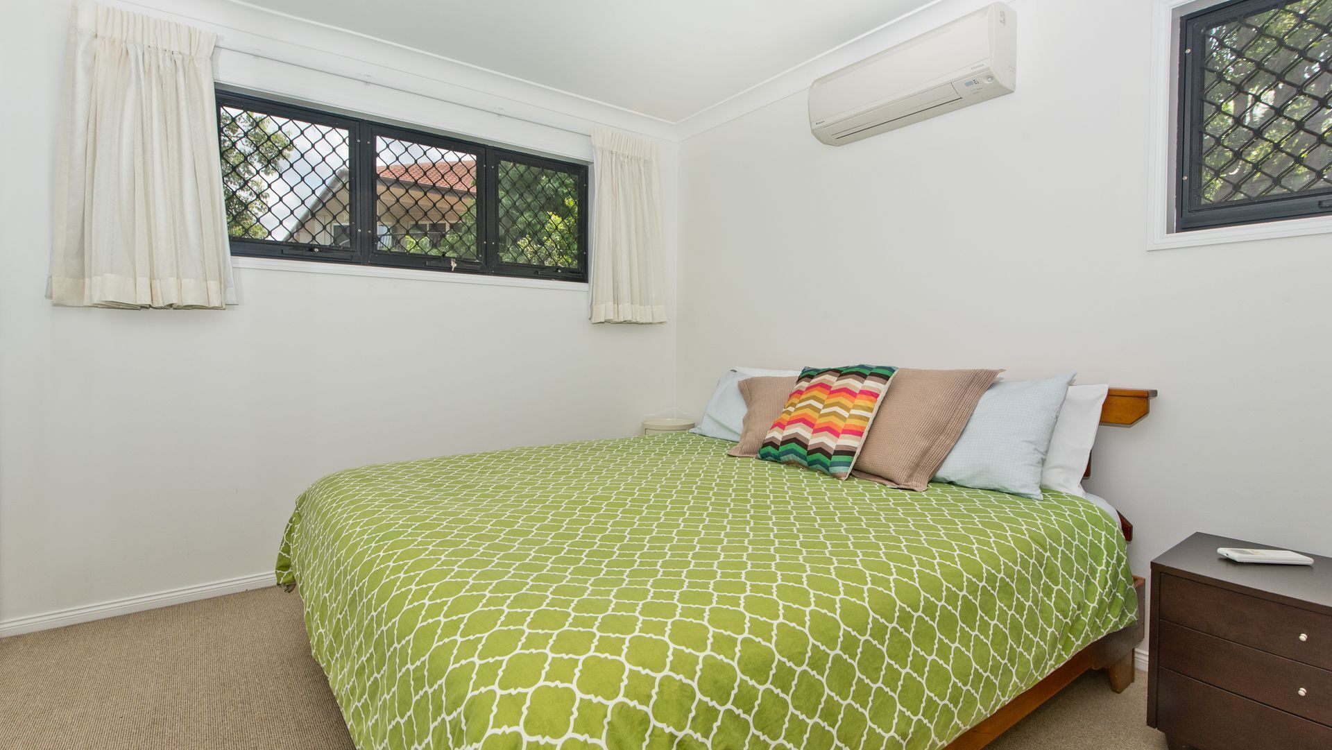 2 bedrooms, desk, iron/ironing board, travel cot