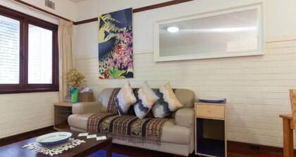 B4 UWA, Swan River, sairaalat, CBD