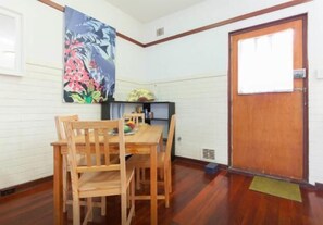 Dining - B4 UWA, Swan River, Hospitals, CBD (Crawley)