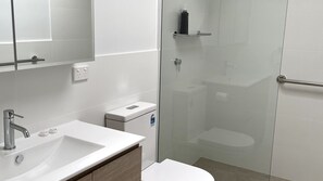 Douche, serviettes fournies