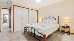 3 bedrooms, free WiFi, bed sheets