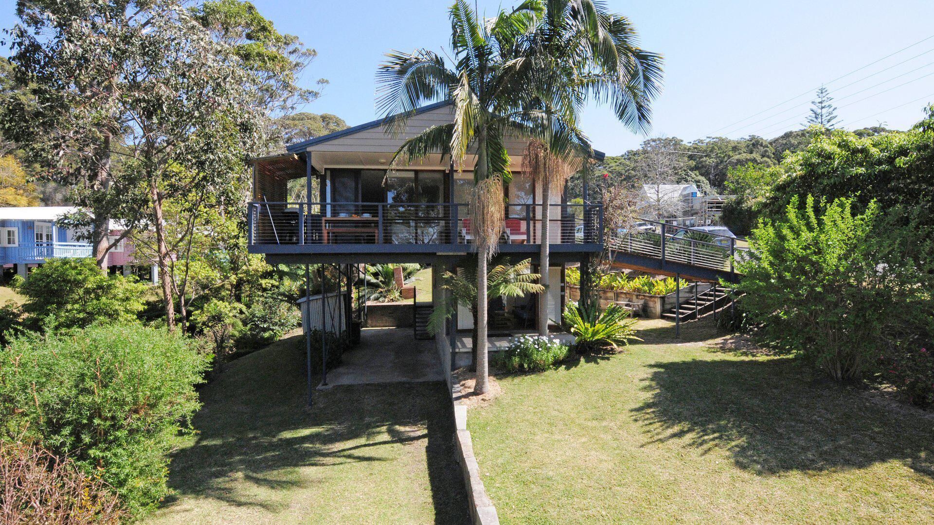 Possum House:  Charming Beach house across from the water