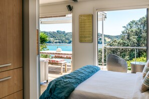 1 dormitori i roba de llit 