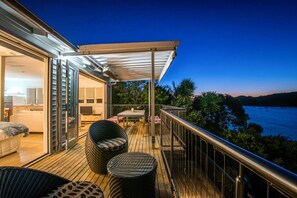 Terrace/patio - Bach on Burrell (Oneroa)