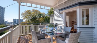 Fantastic base for business meetings, dinner parties or family get together!