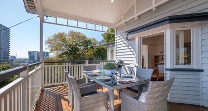 Fantastic base for business meetings, dinner parties or family get together!