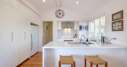 Fantastic base for business meetings, dinner parties or family get together!