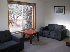 Smart-TV, Kamin, Netflix, DVD-Player