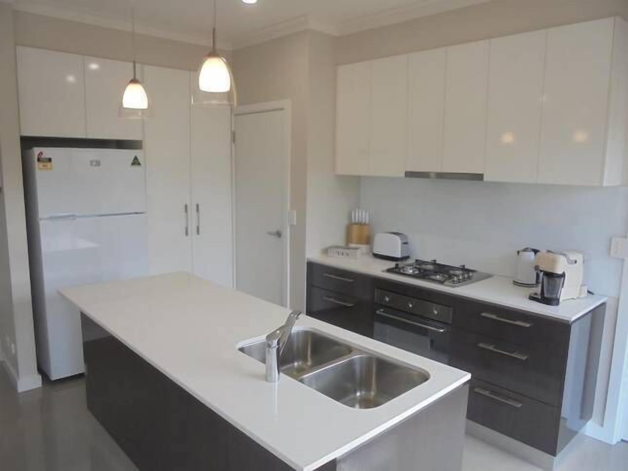 Queen Lizzy Townhouses - 6