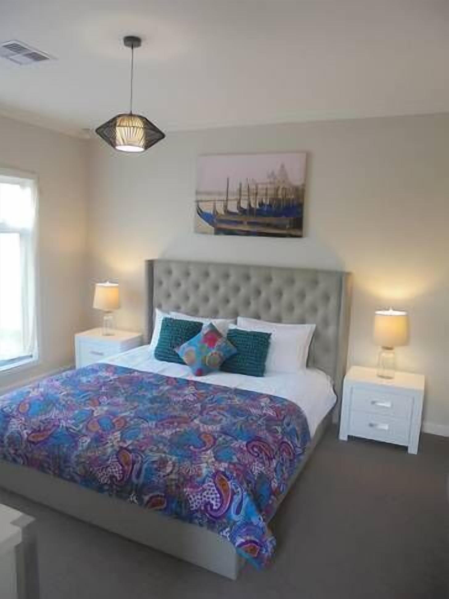 Queen Lizzy Townhouses - 6