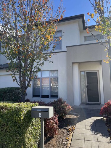 Queen Lizzy Townhouses - 6