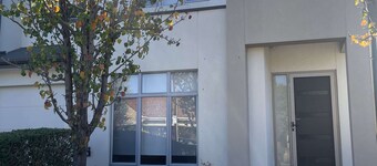 Queen Lizzy Townhouses - 6