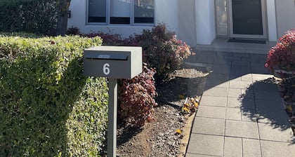 Queen Lizzy Townhouses - 6