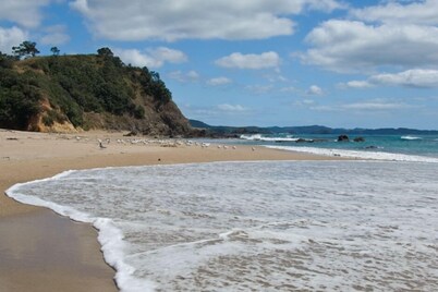  Cosy Beach Cottage surrounded by Nature - Tahi