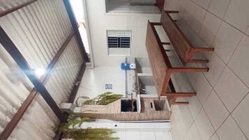 Geladeira, micro-ondas, fogão, cooktop